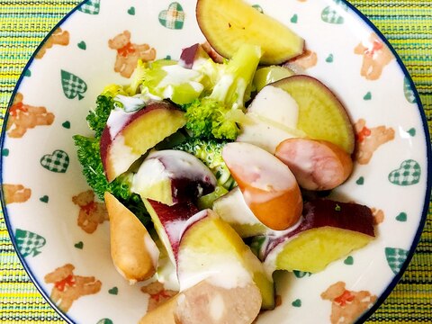 ウインナーとブロッコリーとさつまいもの温野菜サラダ